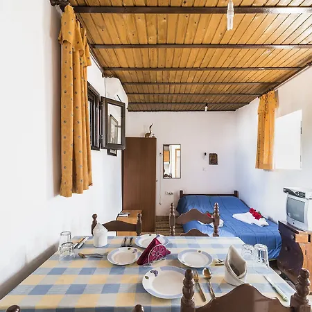 Theo's Traditional House
